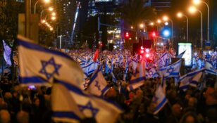 İsrail’de on binler Netanyahu’nun