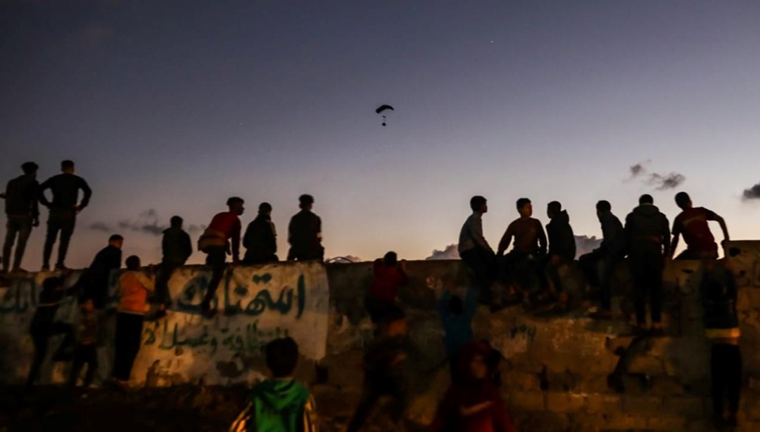 Ürdün, Gazze’ye paraşütle tıbbi yardım malzemesi ulaştırdı