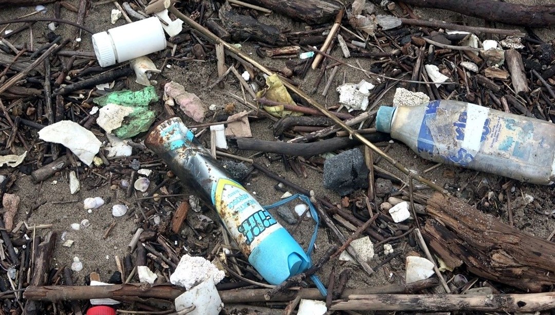 Yağış sonrası Karadeniz sahillerinde çöp yığını